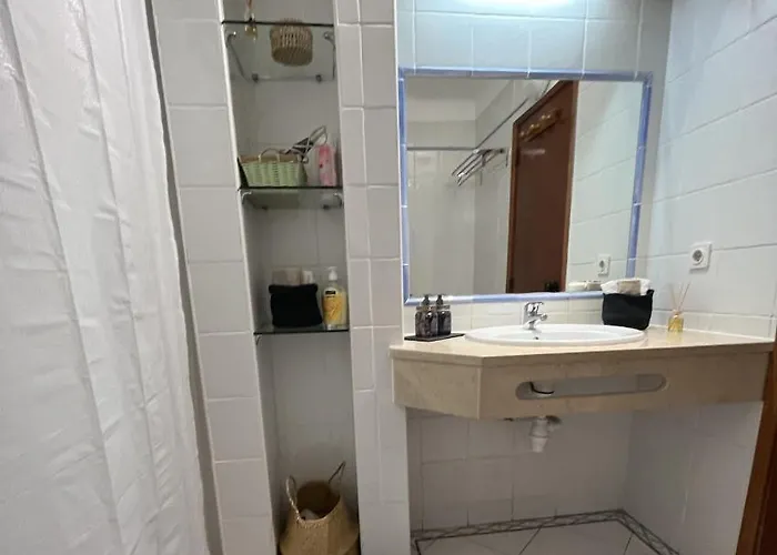 Lv * Αλμπουφέιρα